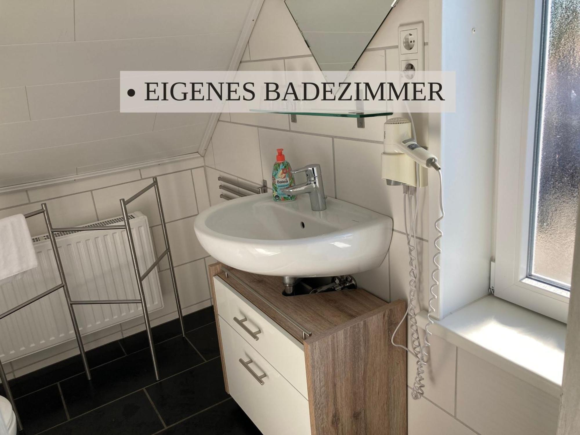 Haus Krabbe, Apartment 10, Naehe Bremerhaven, Fuer 1-2 Personen, 2 Schlafzimmer, Einzelbetten, Zweite Etage, Zentral Gelegen, Bis Zu 2 Hunden Kostenfrei Willkommen Wremen Kültér fotó